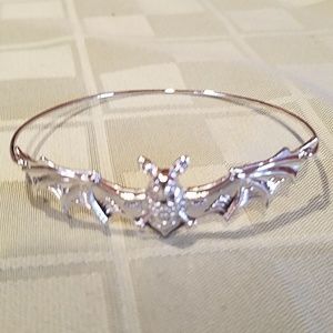 ❤️10/$16 New silver tone bat bracelet